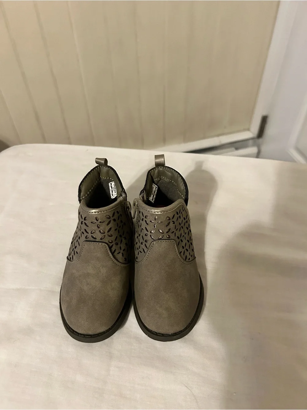Oshkosh B’gosh Estell Toddler Ankle Boots/Taupe Laser Cut/Toddler’s Size 7 M